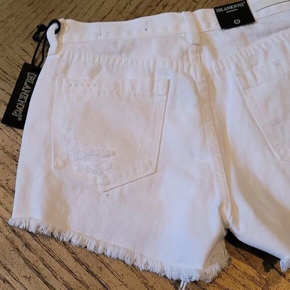 BLANK NYC size 26 white jean shorts NWT - Picture 6 of 9